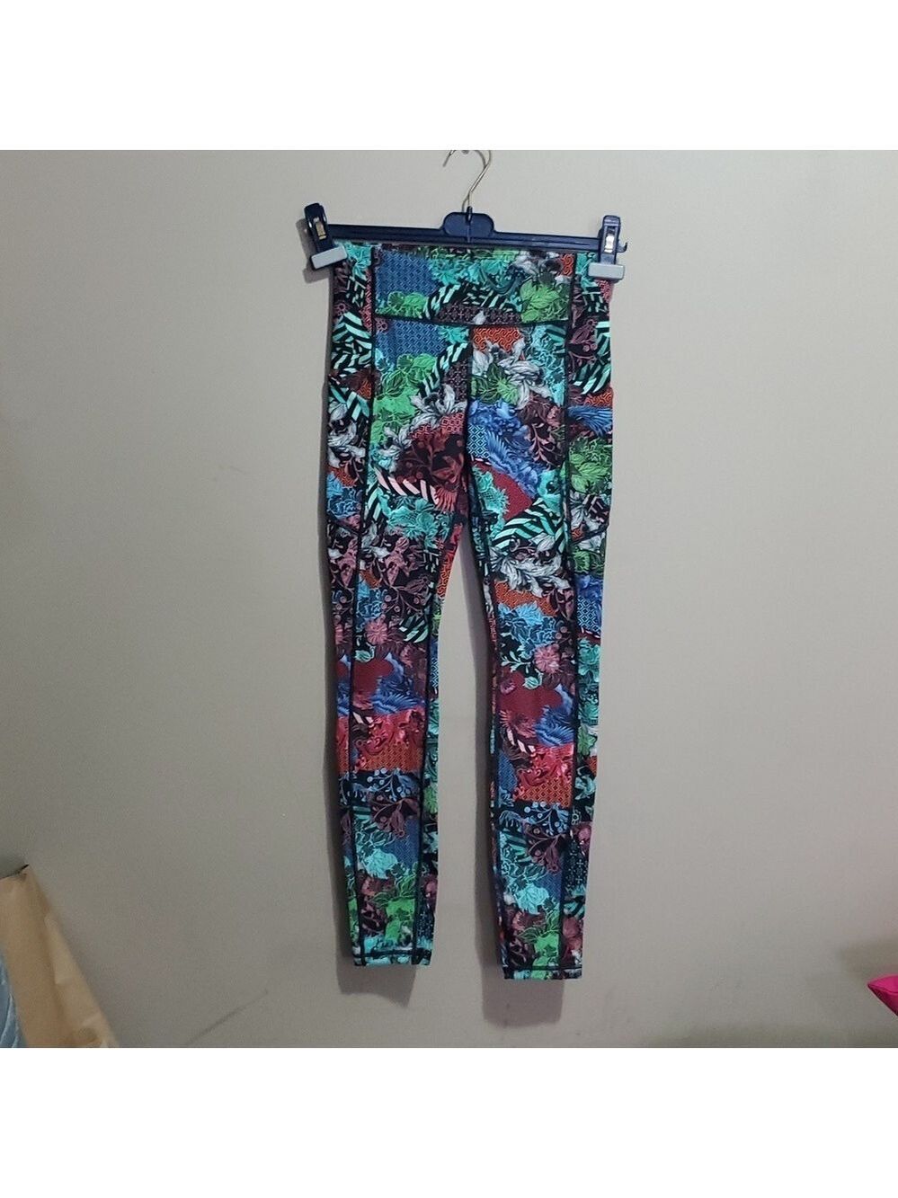 Lululemon multicolor print leggings size 4